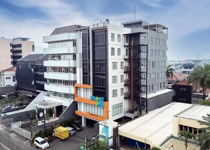 Front One Boutique Hotel Taman Anggrek Jakarta